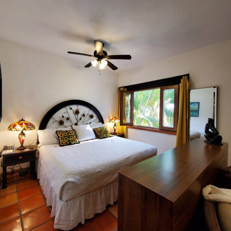 The king bed at Casa Tortuga
