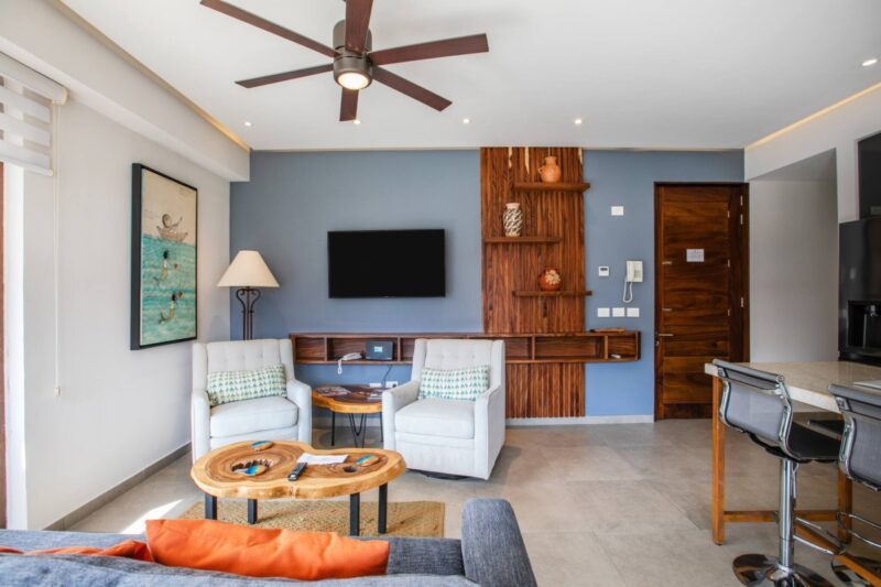 The living room at Oceana 503