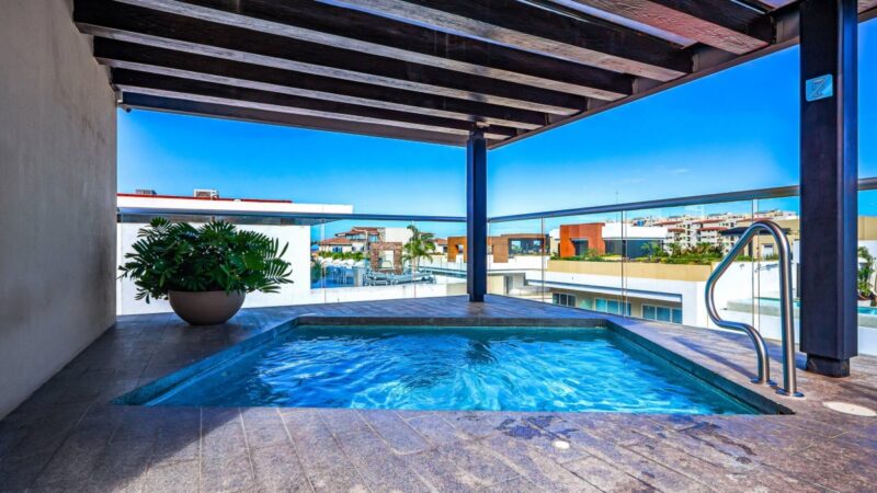 The covered rooftop jacuzzi at Zenith