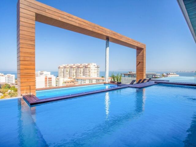 Rooftop Pool + Gym | Romantic Zone Gem