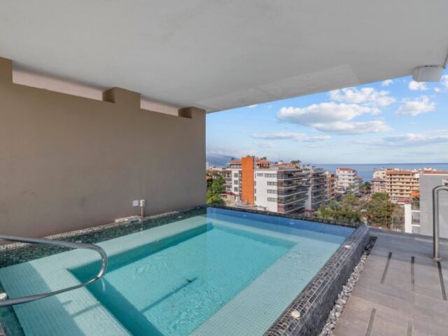 Stylish 2BR Loft | Rooftop Pool, Gym, Bar, BBQ