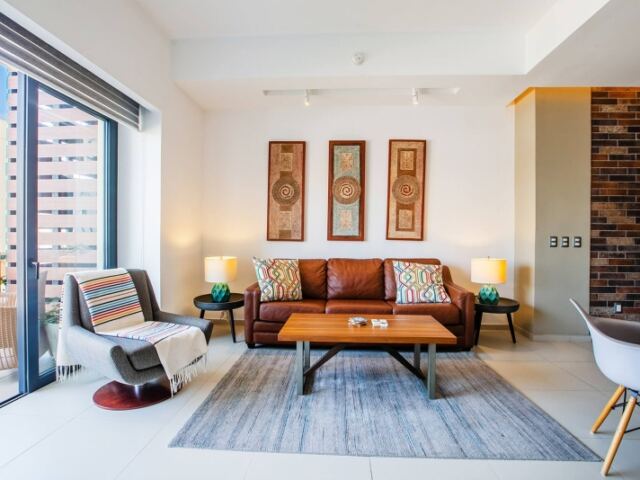 1BR with Rooftop Pool, Bar and City Views in Old Town