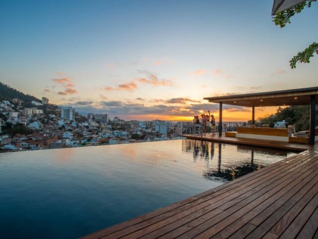 Casa Costera | Walk to Romantic Zone & Beach
