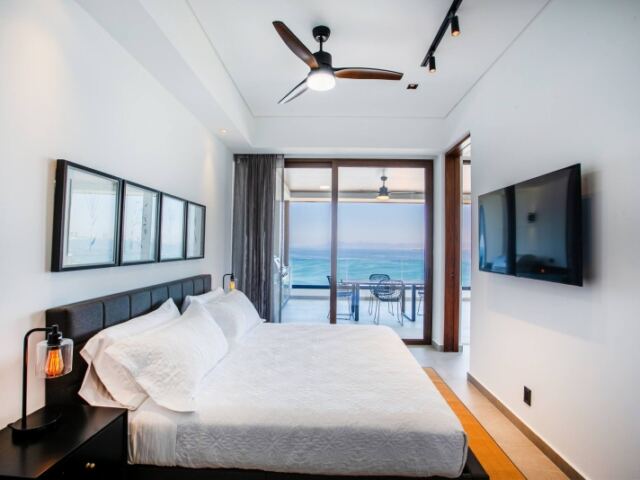 6th-Floor Amapas Retreat – Pool & Sunset Views
