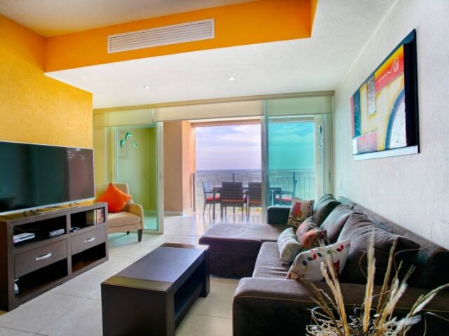 Pools, Gym and Restaurant, Beachfront 1BR