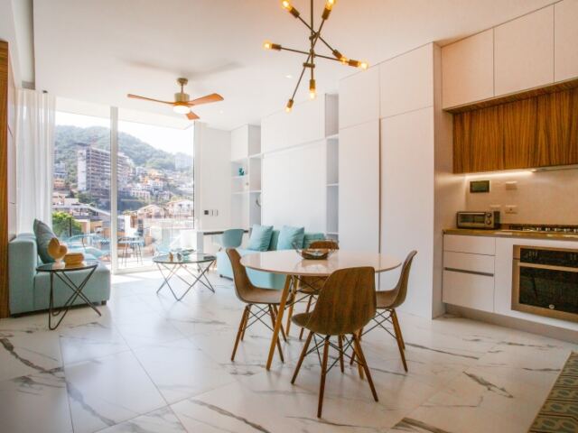 Pool, Hot Tub, Gym & Workspace in Romantic Zone
