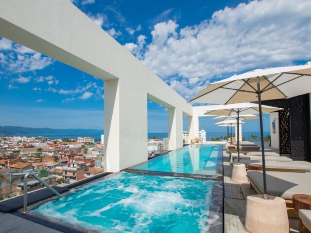 Blissful Ocean-View Penthouse with Rooftop Pool