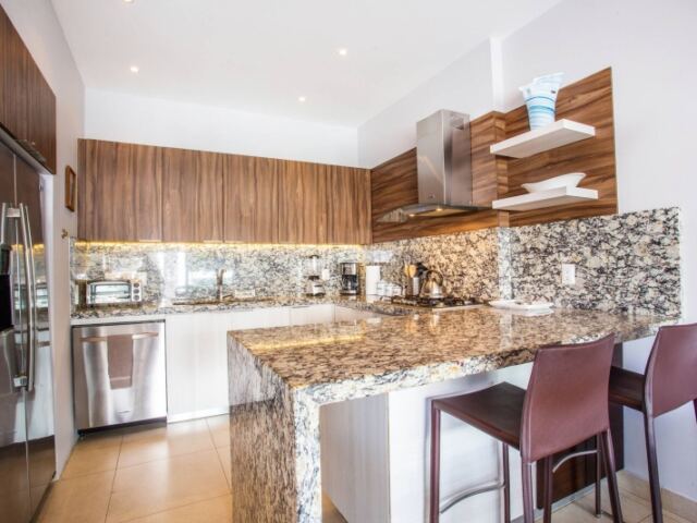 Romantic Zone 1BR | Walk to Beach + Balcony Views