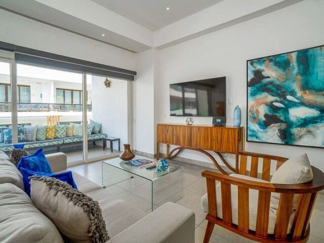 Relaxing Oasis in Zenith – Pool, Gym, and More!